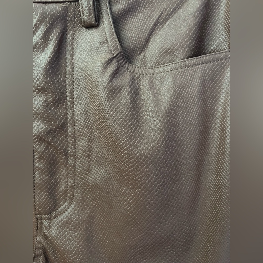 Danielle Bernstein We Wore What Crop Ankle Flare in Embossed Croc Size 25 New - Picture 5 of 10